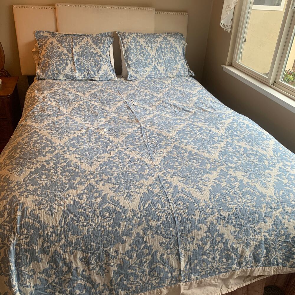 Pottery Barn Jacquard Medallion Duvet Cover w/ Two Standard Shams | Full/Queen - Picture 2 of 16